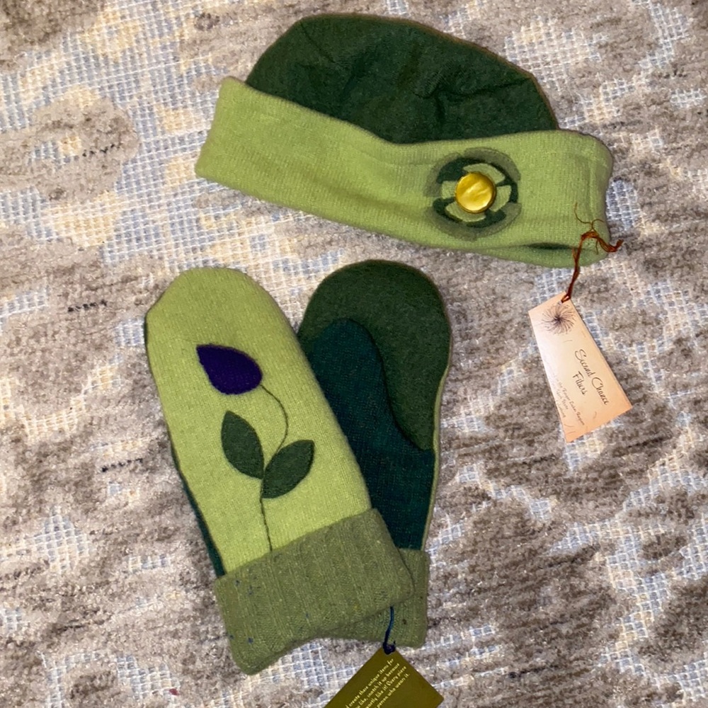 Bonnie Hampton Matching Green Hat & Mittens